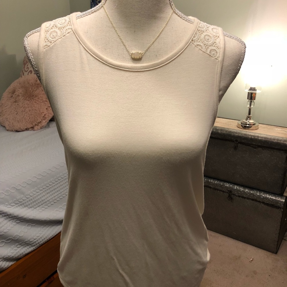 Banana Republic Lace back sleeveless blouse